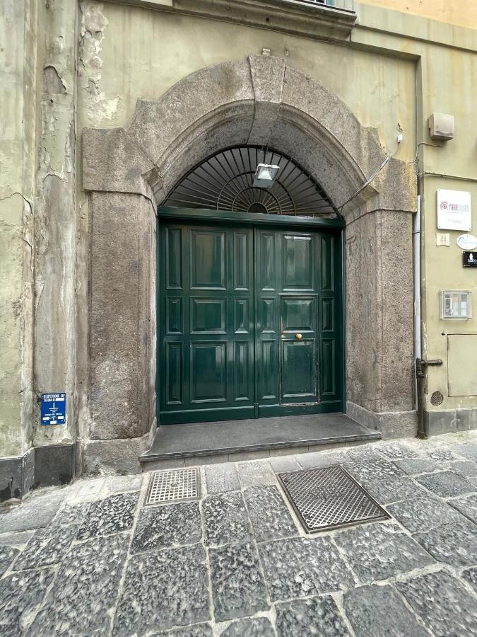 A Un Passo Dal Castello Maschio Angioino Naples