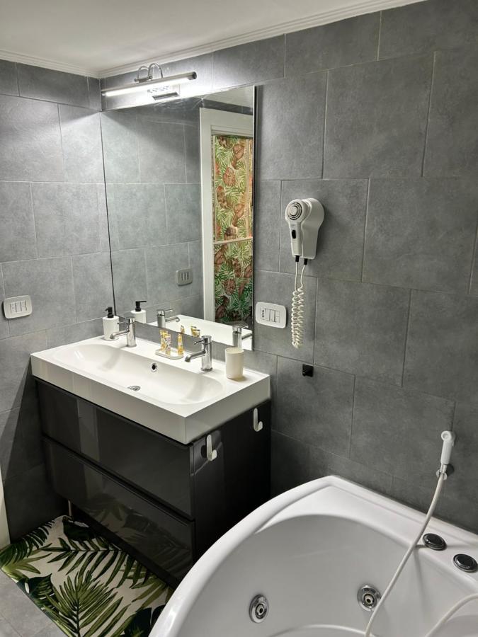 A Un Passo Dal Castello Maschio Angioino Apartment *